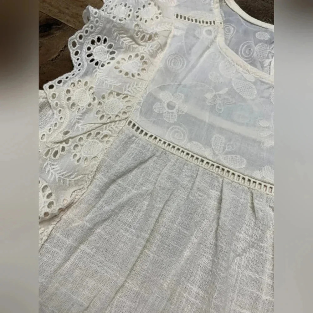 Ivory Woven Sleeveless Top - Picture 2 of 7